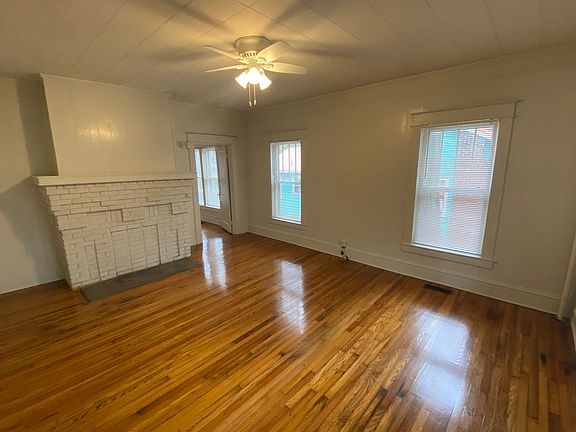 2nd image of 1215 Clarendon St #B