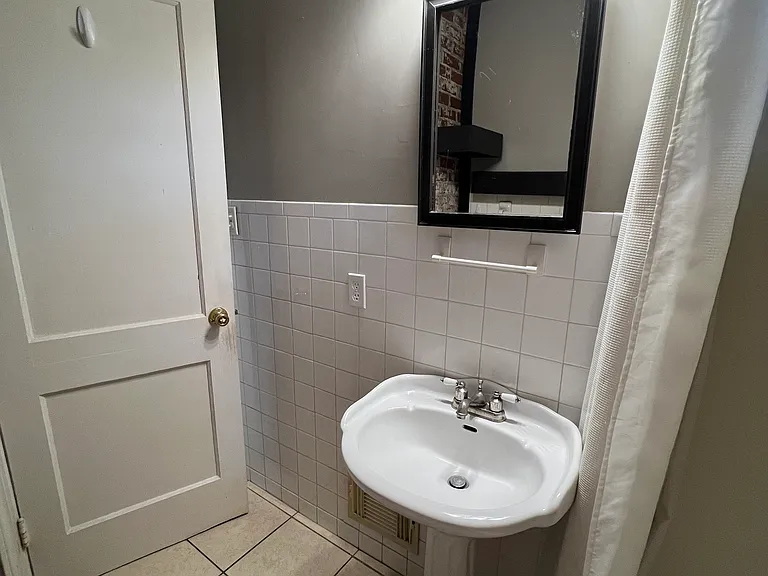 221 Henderson St — Photo 15