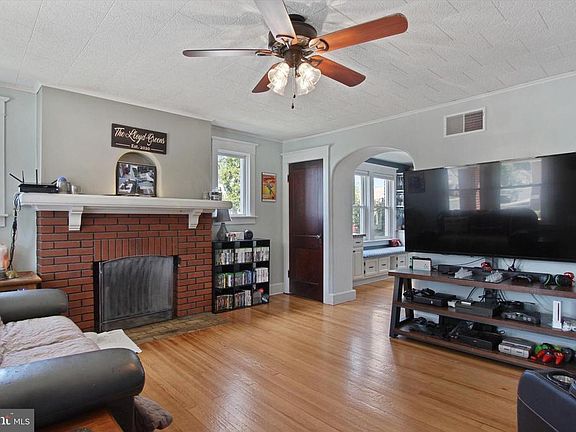 4th image of 157 N Sumner St