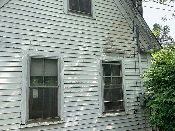3rd image of 112 Cedar St