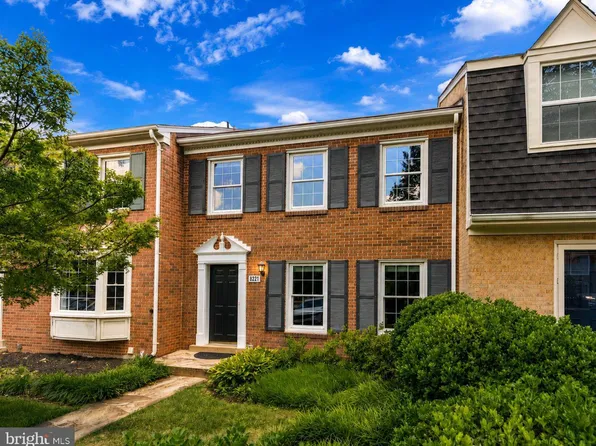 8221 Doctor Craik Ct, Alexandria, VA 22306