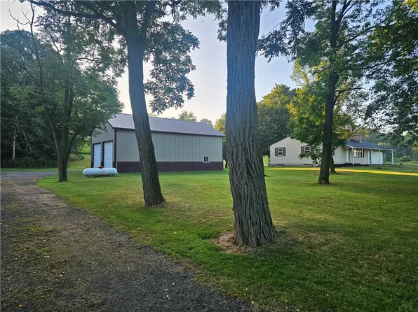 2440 Parker Rd, Newark, NY 14513