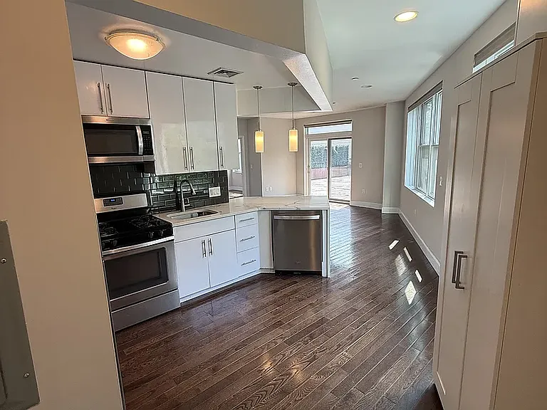456 Grand St #2K — Photo 4