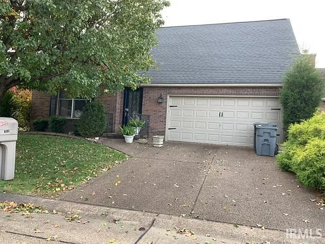 6101 E Walnut St photo 1