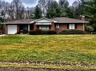 1404 Maxwell Hill Rd, Beckley, WV 25801