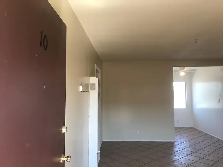 11118 S Osage Ave #10 — Photo 1