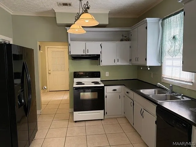 3 bed, 2.0 bath, 1446 sqft, $1,300 — Photo 2