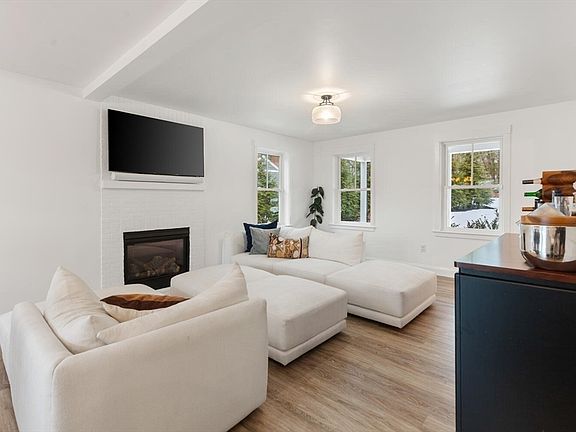 3rd image of 69 Forest St