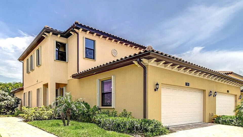 723 Lanai Cir