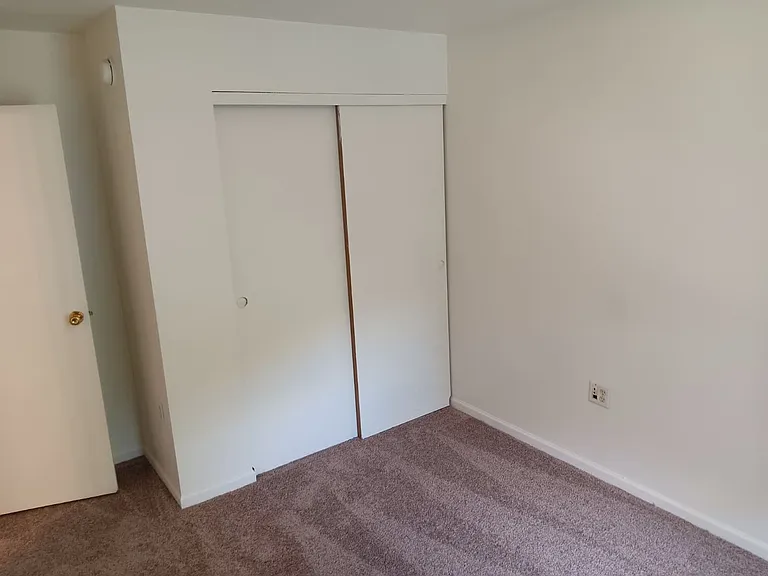 524 W Pleasant St — Photo 6