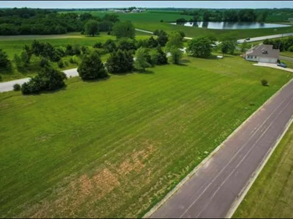 908 Captain Merriman Dr, Freeman, MO 64746