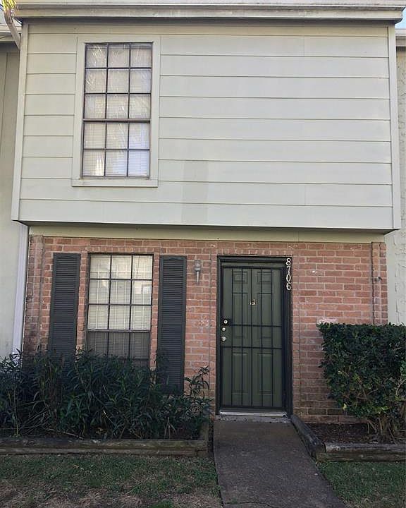 1st image of 8706 Victorian Village Dr