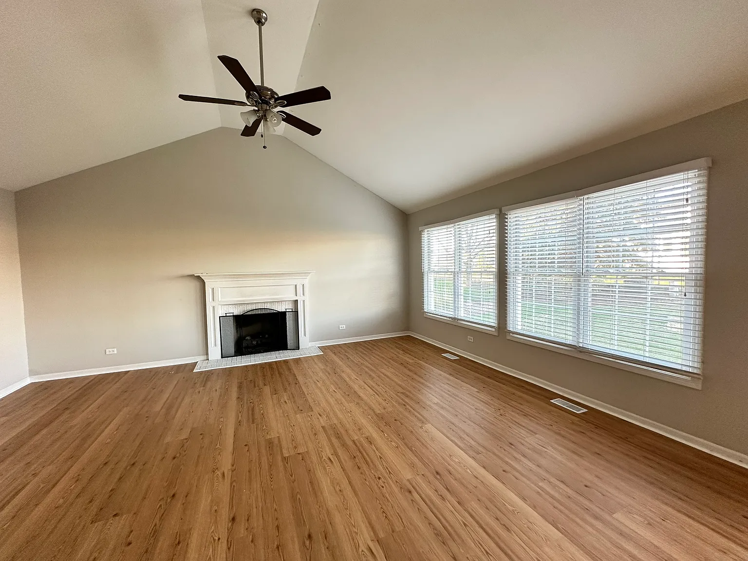 4 bed, 2471 sqft, $3,700 — Photo 2