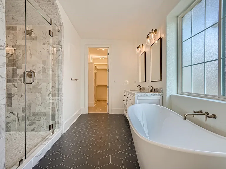 2625 McCullough St — Photo 13