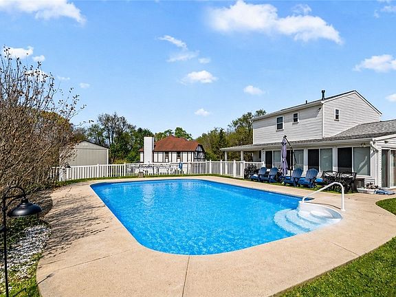 2nd image of 248 Sycamore Ridge Dr