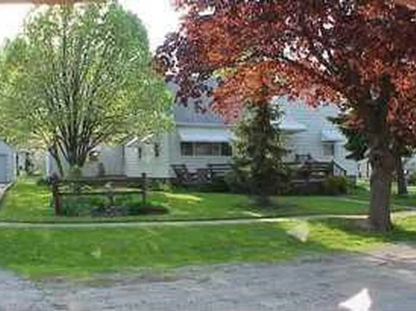 528 Maxwell St, Beecher, IL 60401