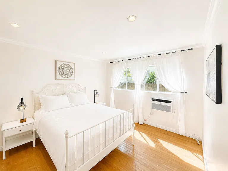 1027 20th St #1B — Photo 16