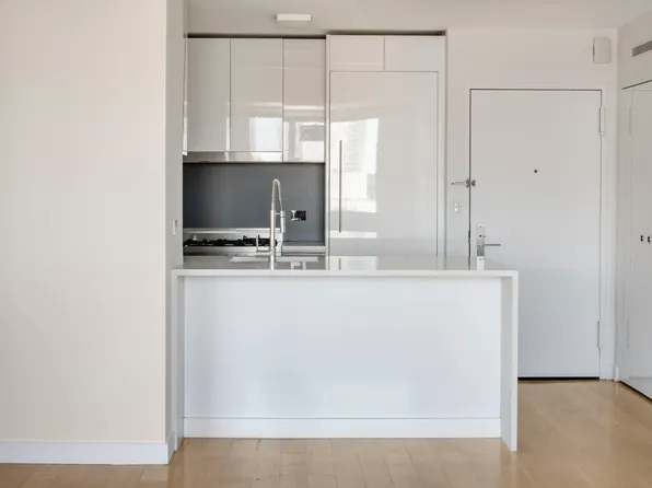 301 West 53rd Street image 5 of 9