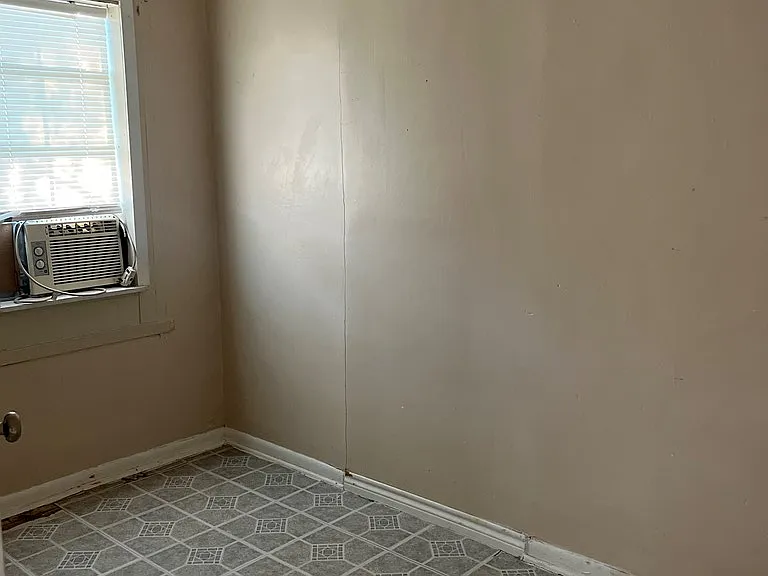 1295 Bryan St — Photo 9