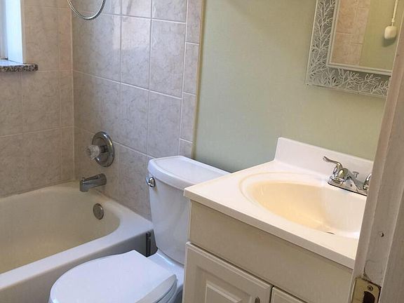 4th image of 1136 Moorlands Dr