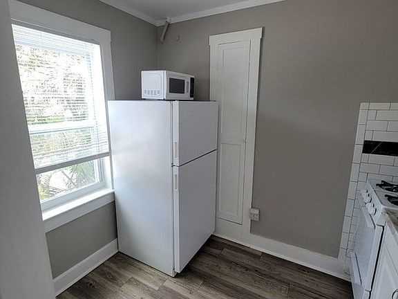 3rd image of 633 8th St N #5
