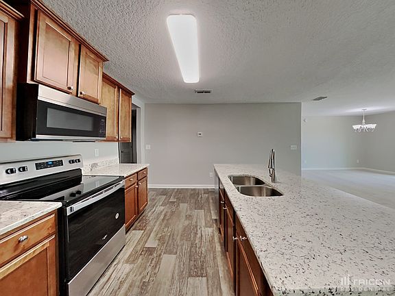 5th image of 2609 King Louis Dr