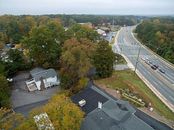 4th image of 2251 Roswell Rd NE
