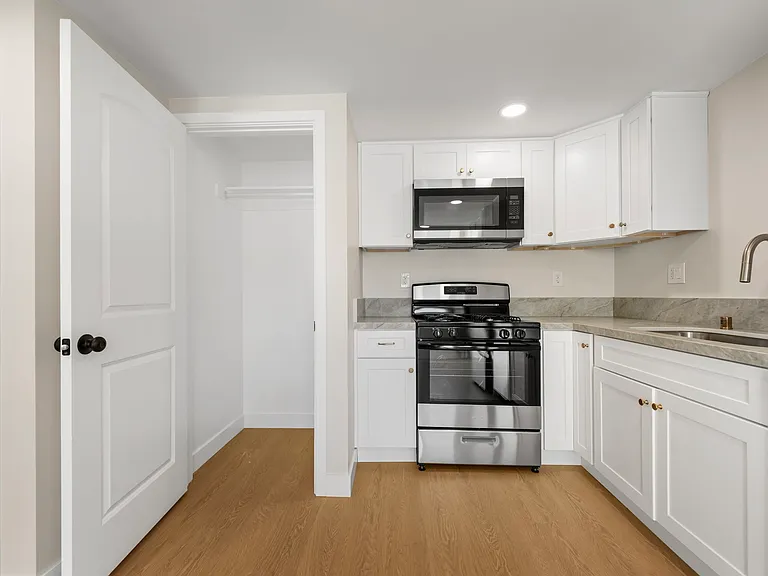 3020 E 3rd St #15 — Photo 28