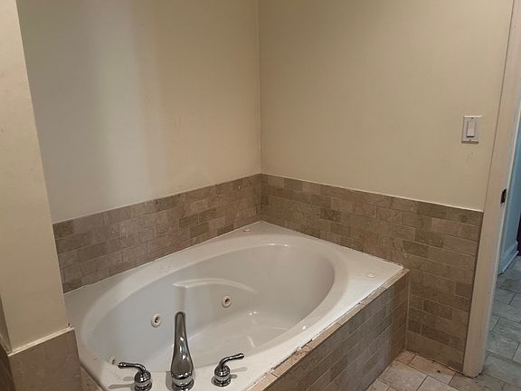 2nd image of 1513 N Milwaukee Ave APT 2F