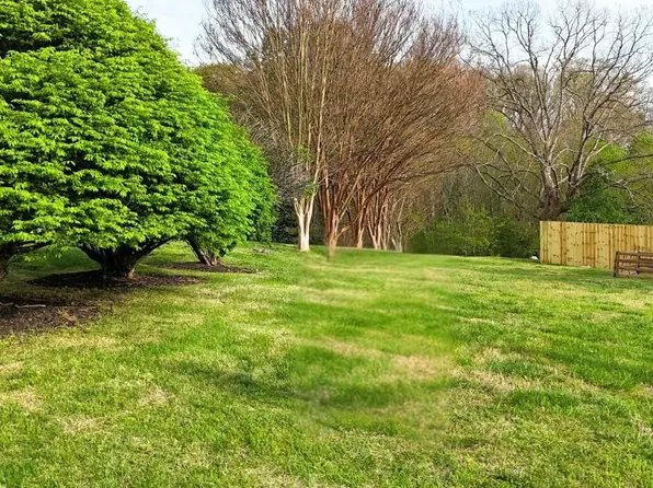 165 Brentwood Pl, Lenoir City, TN 37772