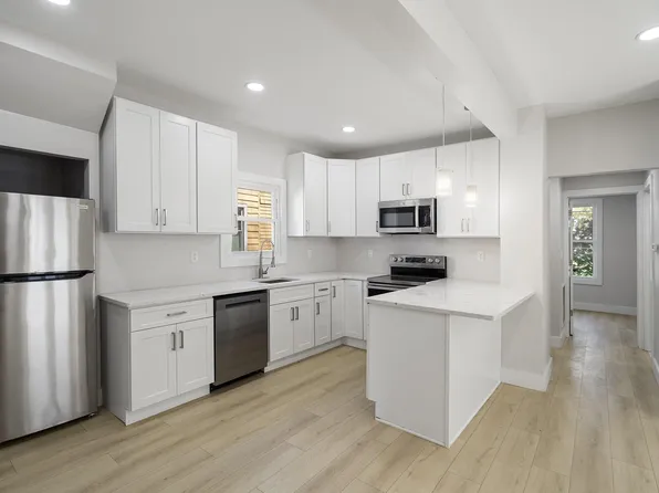 90 N Grove St, East Orange, NJ 07017