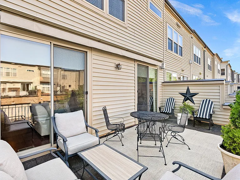 22840 Goldsborough Ter — Photo 37