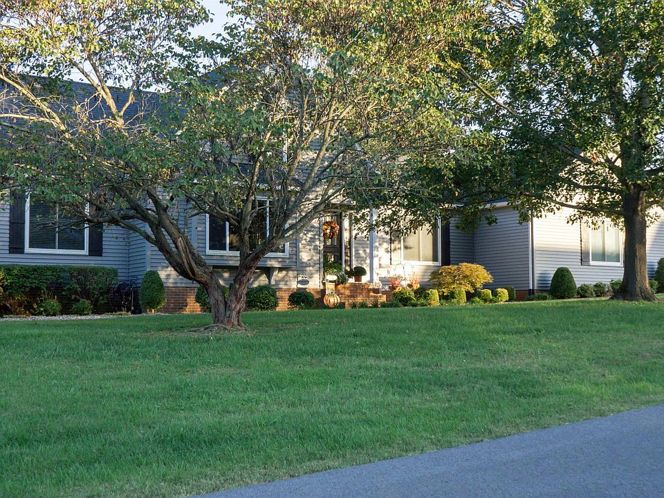 1st image of 915 Turnbury Dr