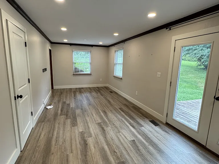 1301 Sharon Rd — Photo 4