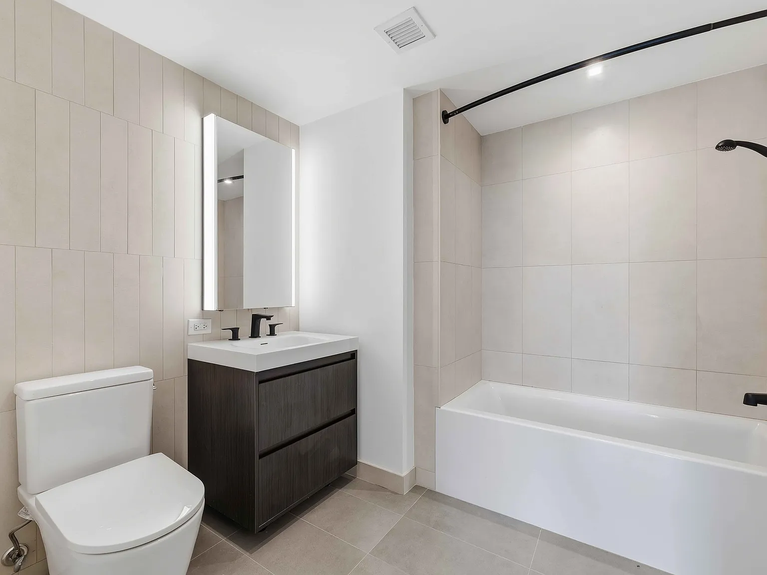 280 E Houston St — Photo 3