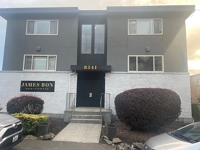 8541 Phinney Ave N #6 — Photo 1
