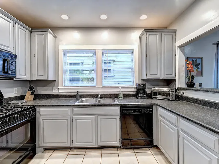1179 Francis St NW — Photo 7