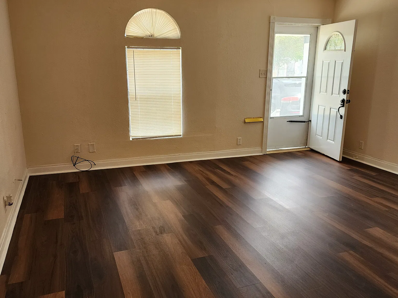3 bed, 1100 sqft, $1,295 — Photo 2