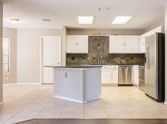 4th image of 9102 Shadystone Dr