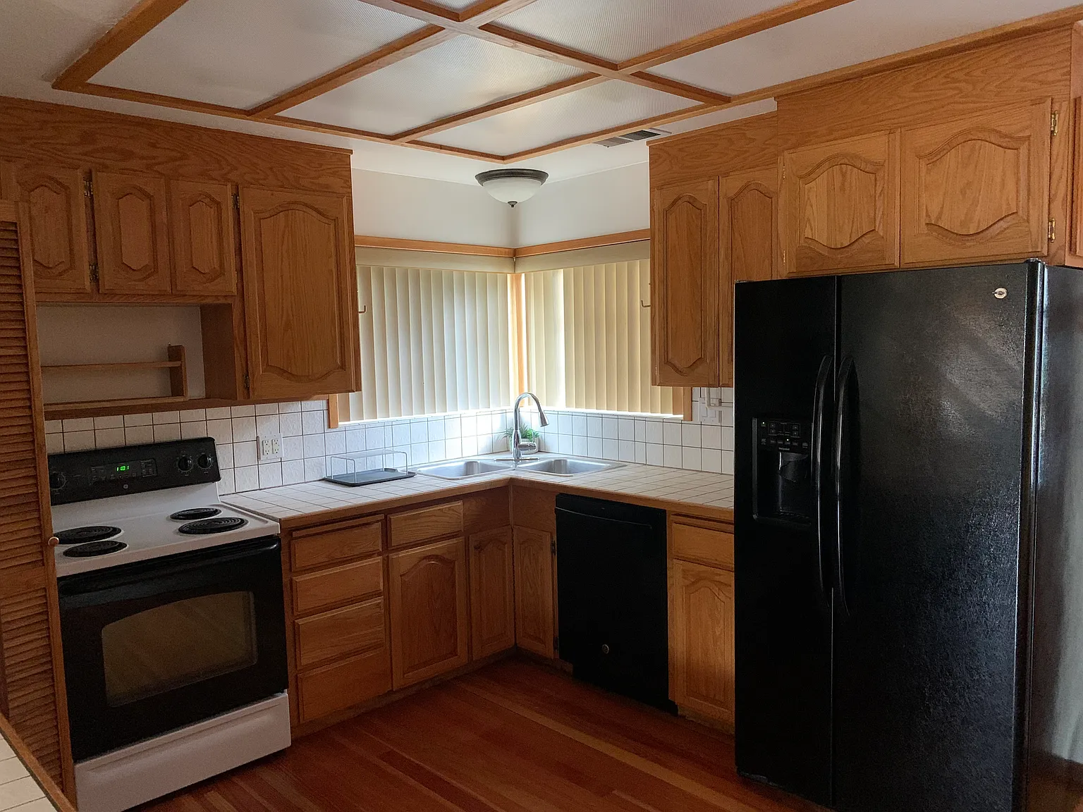 4 bed, 1800 sqft, $3,500 — Photo 4