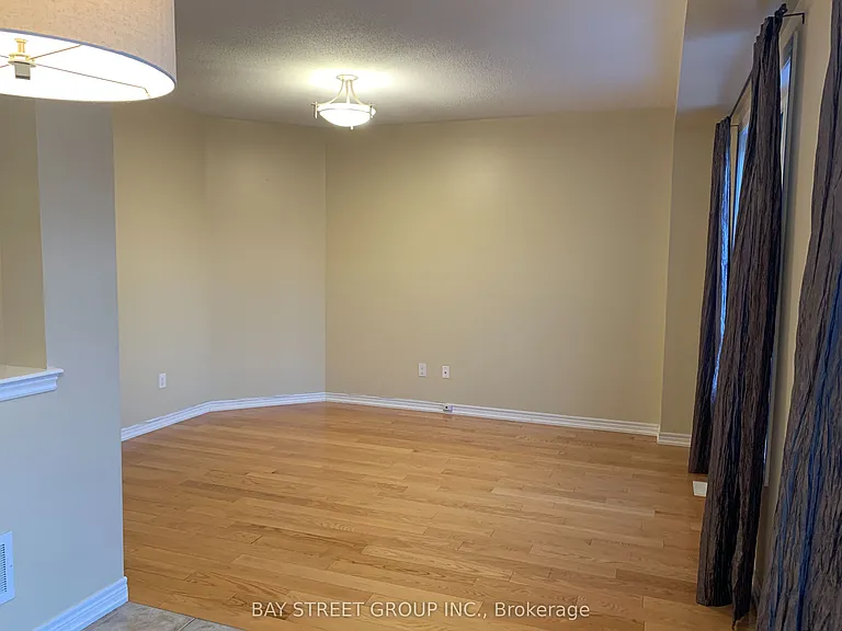 87 Hammersly Blvd — Photo 10