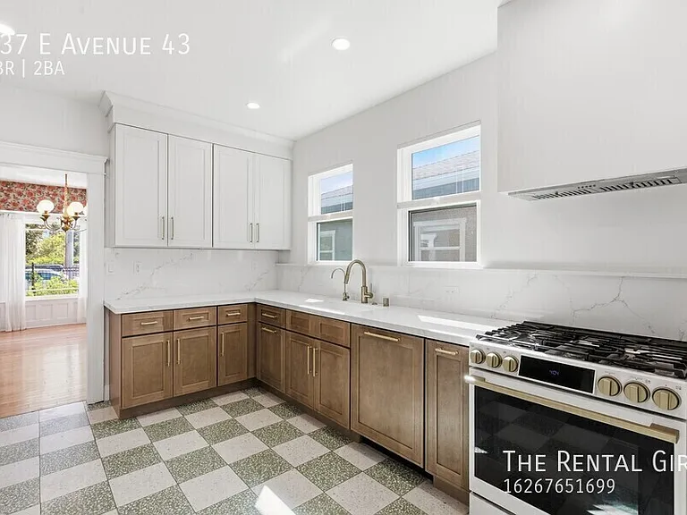 137 E Avenue 43 — Photo 11