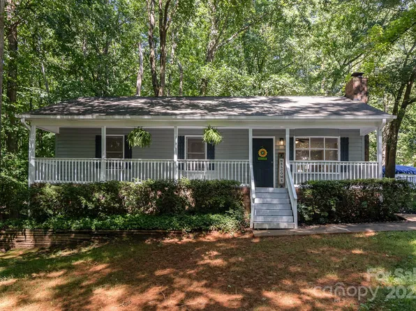 1118 Brookwood Dr, Stanley, NC 28164