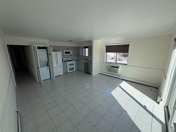 2nd image of 520 Ellsworth Ave APT 3C
