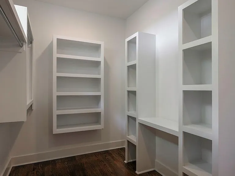 1112 Walsh St #B — Photo 23