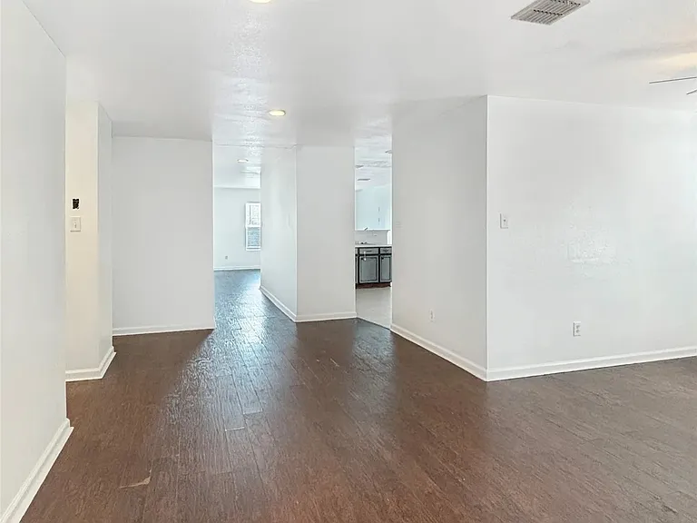 1217 Caroline Dr — Photo 7