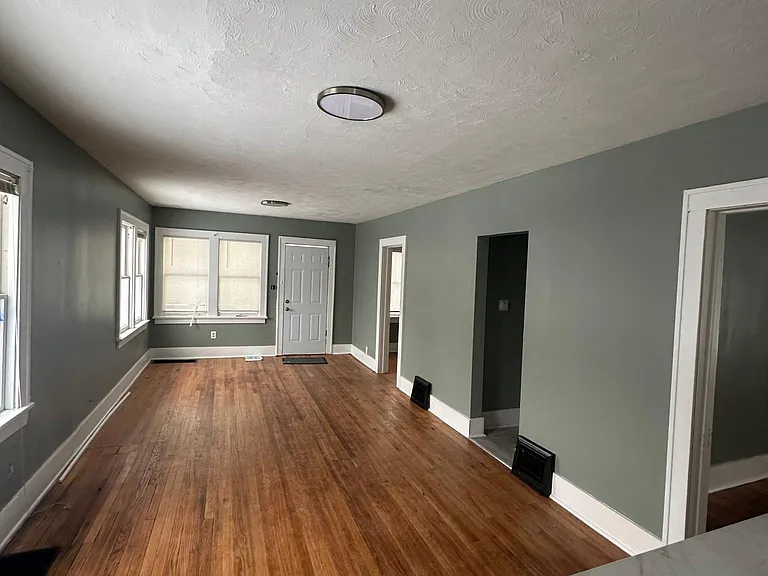 5039 Corby St — Photo 5