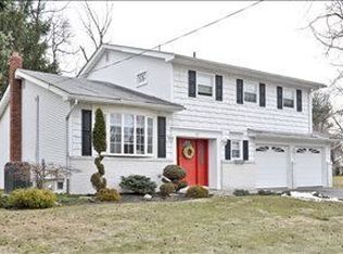 25 Davenport Ave, Roseland, NJ 07068