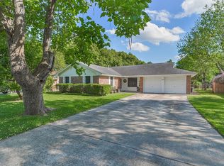413 Shadylawn St, Shoreacres, TX 77571