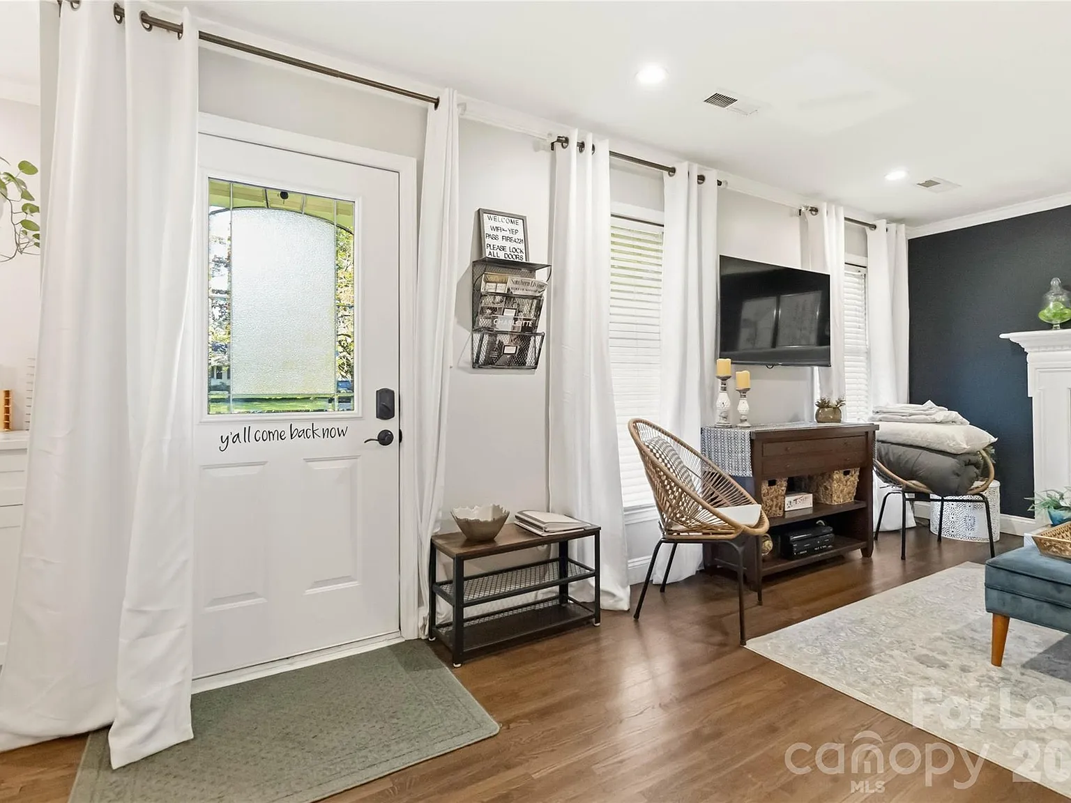 3 bed, 2.0 bath, $2,700 — Photo 4